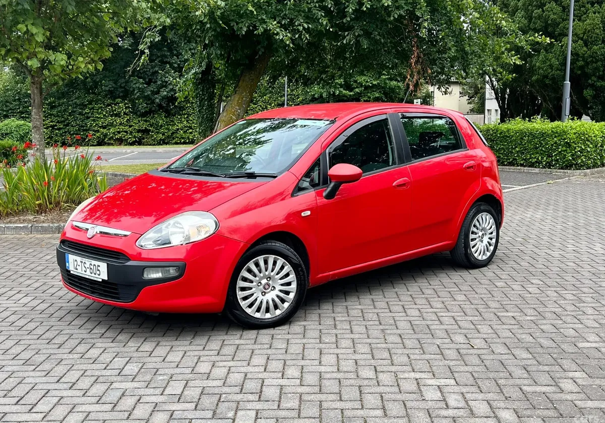 Fiat Punto Hatchback, Petrol, 2012, Red