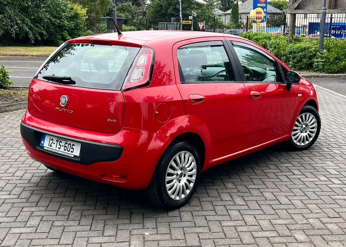 Fiat Punto Hatchback, Petrol, 2012, Red