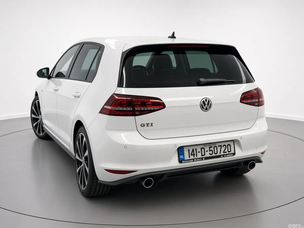 Volkswagen Golf Hatchback, Petrol, 2014, White