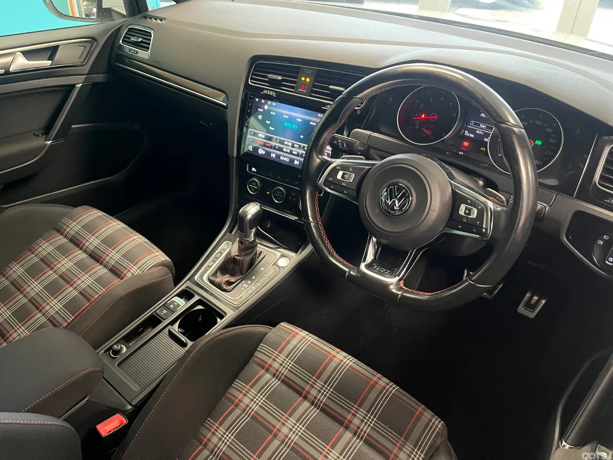 Volkswagen Golf Hatchback, Petrol, 2014, White