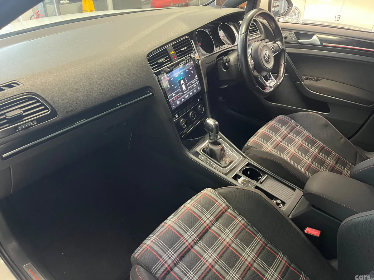 Volkswagen Golf Hatchback, Petrol, 2014, White