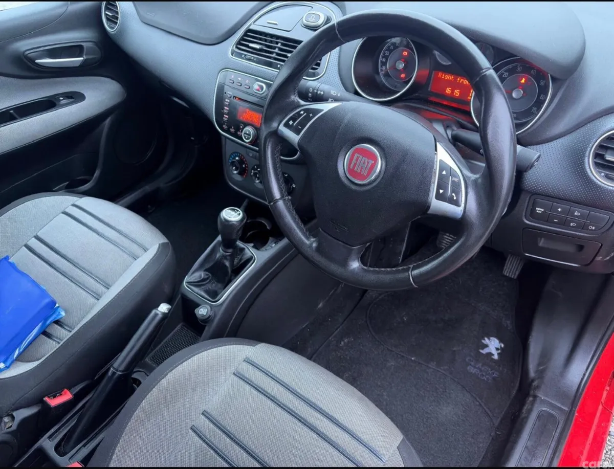 Fiat Punto Hatchback, Petrol, 2012, Red