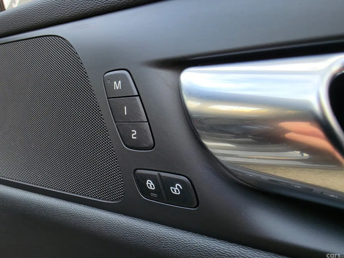 Volvo V60 Estate, Petrol Hybrid, 2022, Black