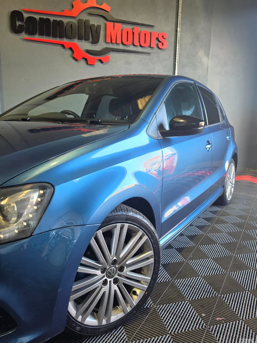 Volkswagen Polo Hatchback, Petrol, 2014, Blue