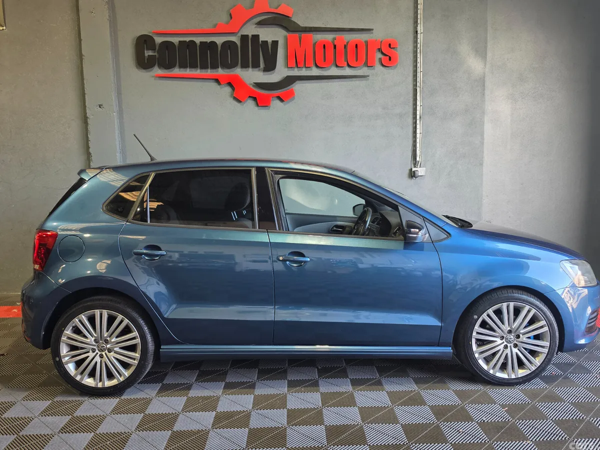Volkswagen Polo Hatchback, Petrol, 2014, Blue