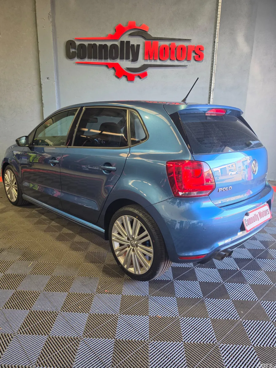 Volkswagen Polo Hatchback, Petrol, 2014, Blue