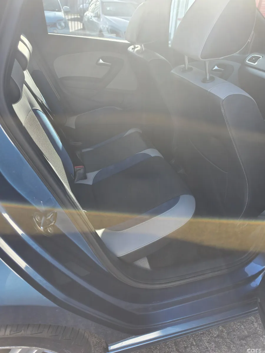 Volkswagen Polo Hatchback, Petrol, 2014, Blue