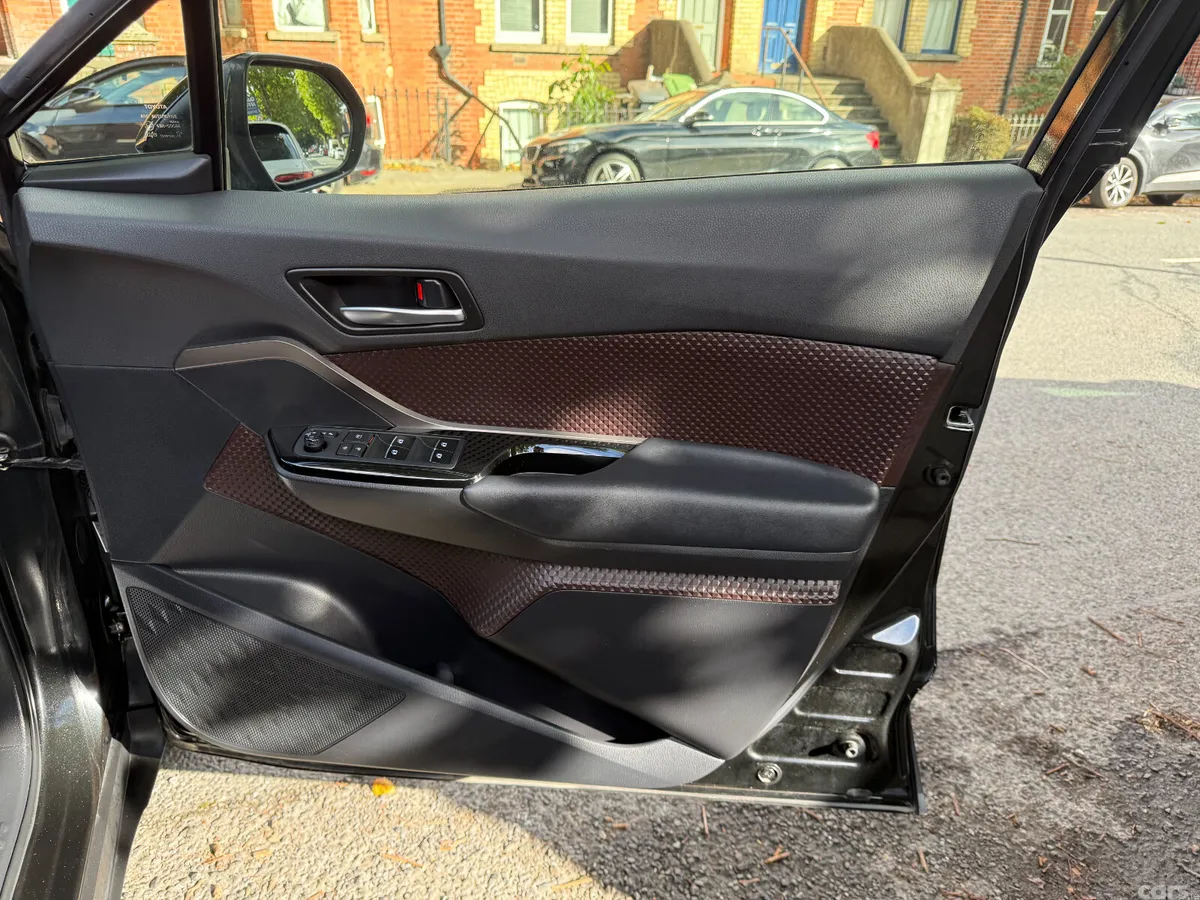 Toyota C-HR MPV, Petrol Hybrid, 2017, Black
