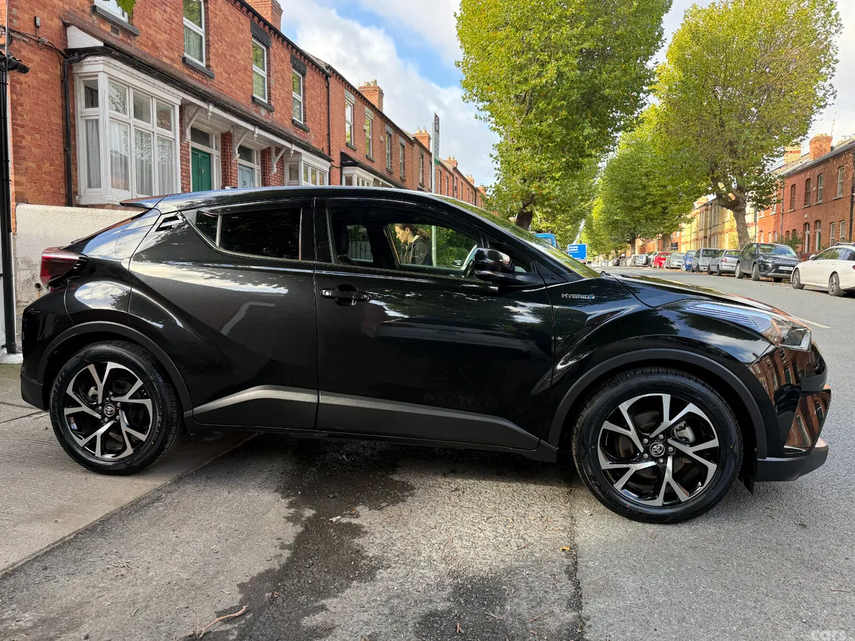 Toyota C-HR MPV, Petrol Hybrid, 2017, Black