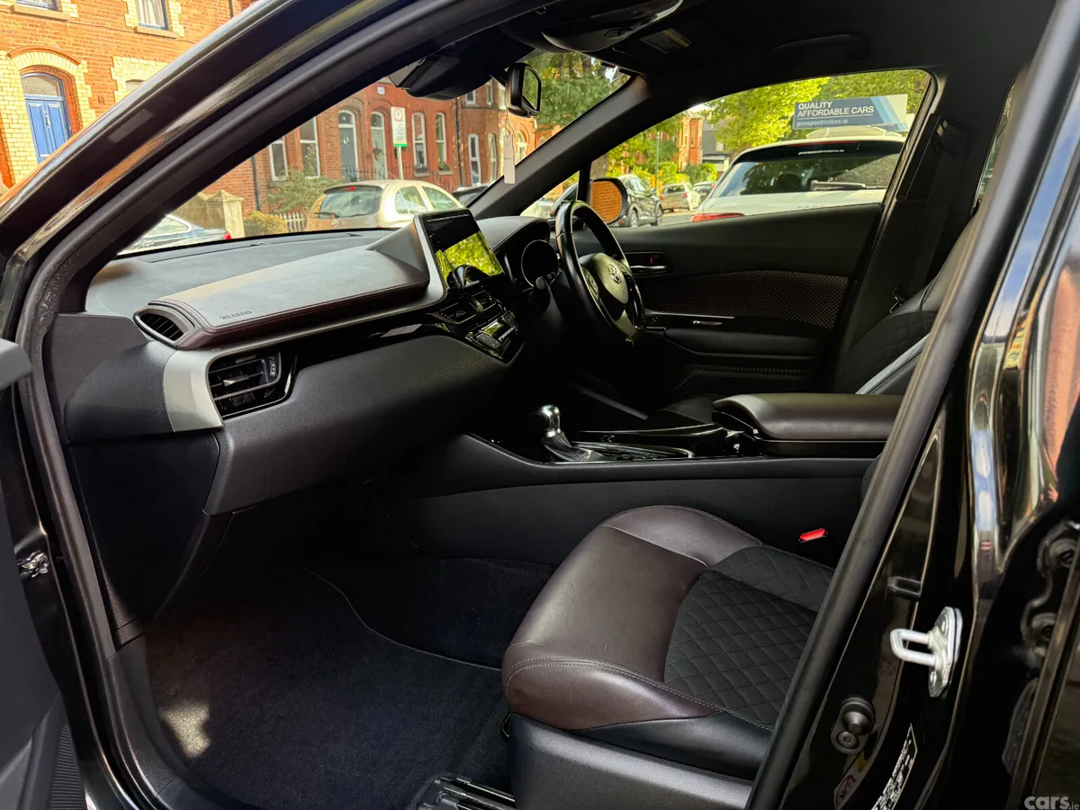 Toyota C-HR MPV, Petrol Hybrid, 2017, Black