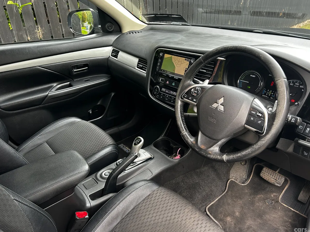 Mitsubishi Outlander SUV, Petrol Plug-in Hybrid, 2016, Black