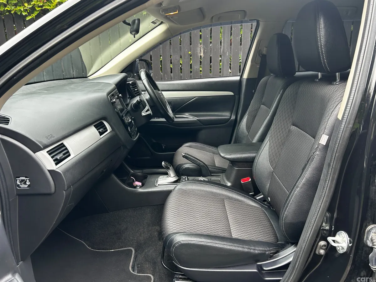Mitsubishi Outlander SUV, Petrol Plug-in Hybrid, 2016, Black