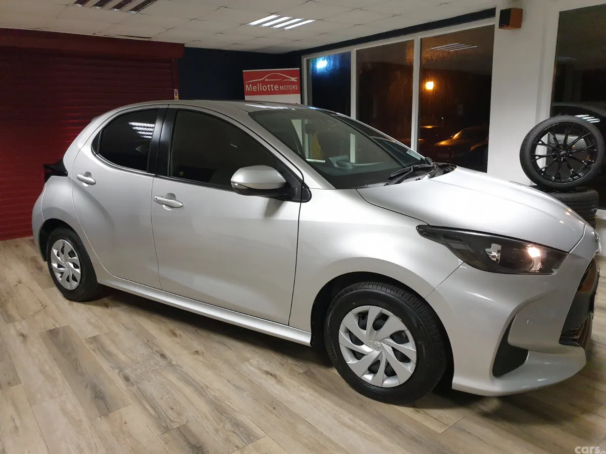 Toyota Yaris Hatchback, Petrol Hybrid, 2021, Silver
