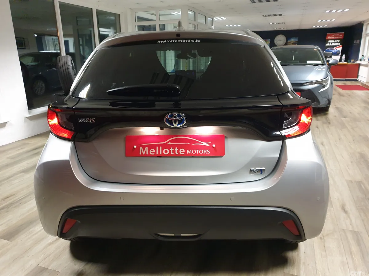 Toyota Yaris Hatchback, Petrol Hybrid, 2021, Silver