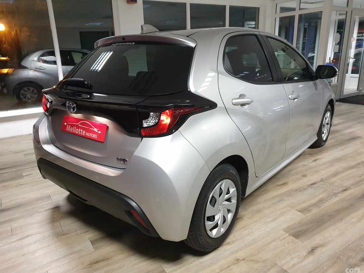 Toyota Yaris Hatchback, Petrol Hybrid, 2021, Silver