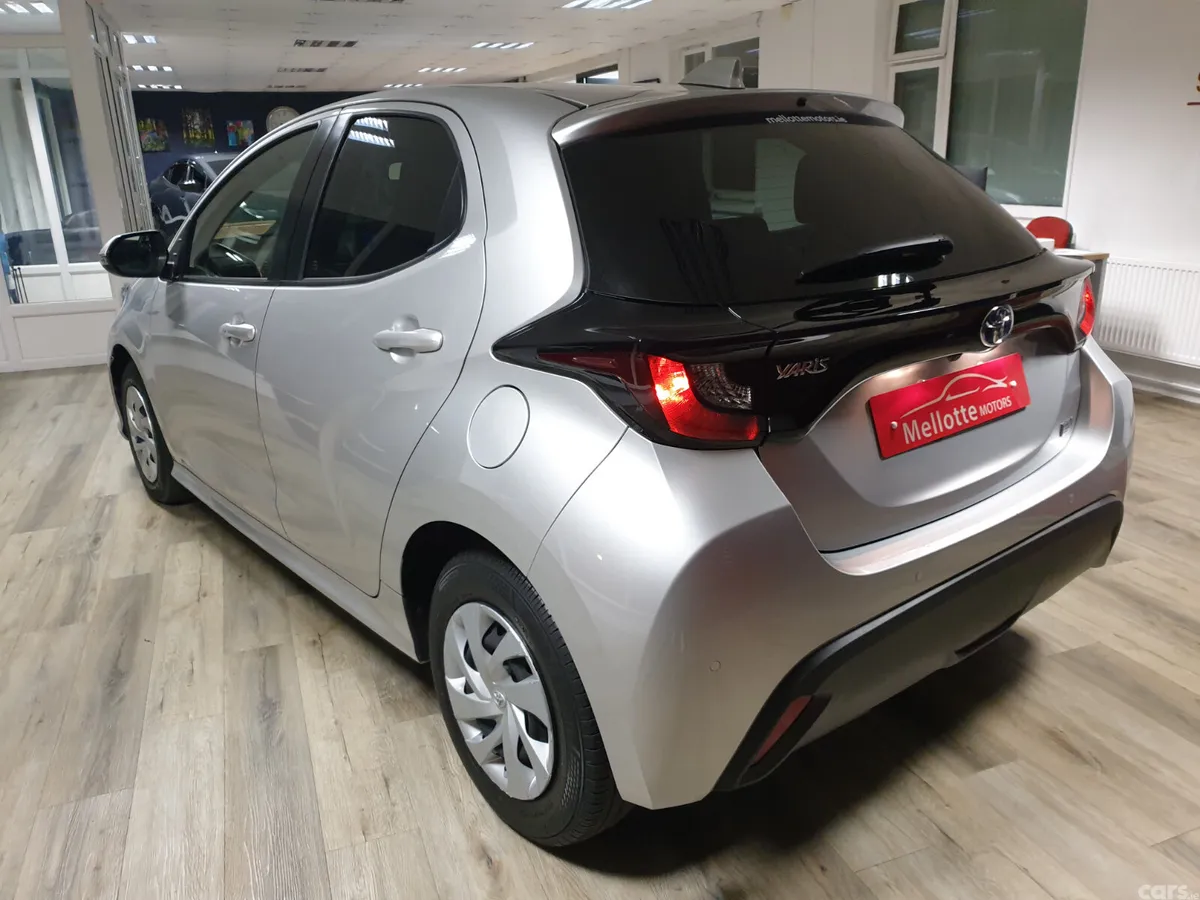 Toyota Yaris Hatchback, Petrol Hybrid, 2021, Silver