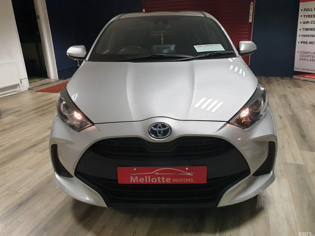 Toyota Yaris Hatchback, Petrol Hybrid, 2021, Silver