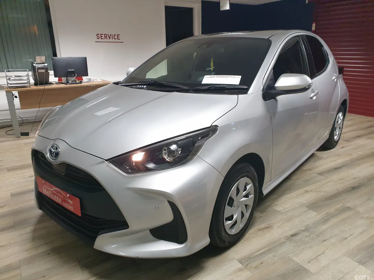Toyota Yaris Hatchback, Petrol Hybrid, 2021, Silver