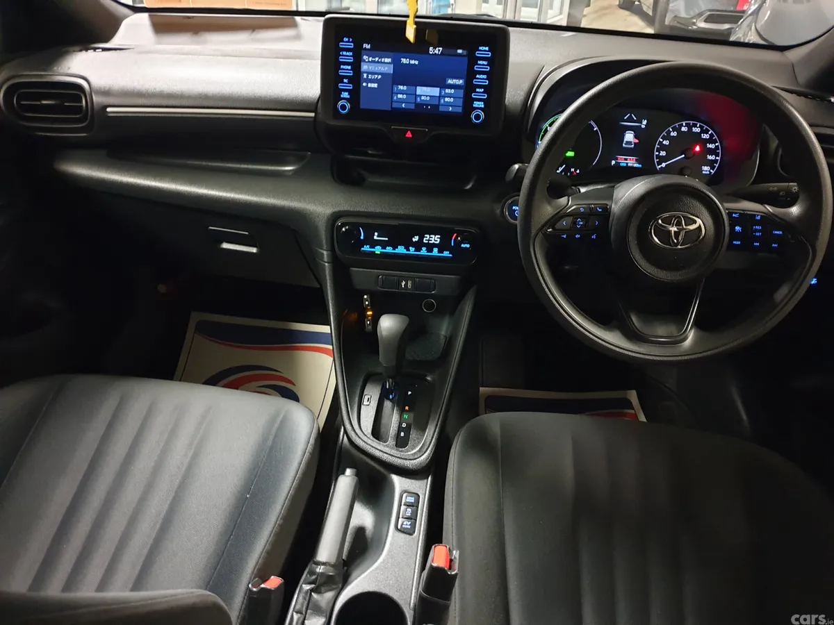 Toyota Yaris Hatchback, Petrol Hybrid, 2021, Silver