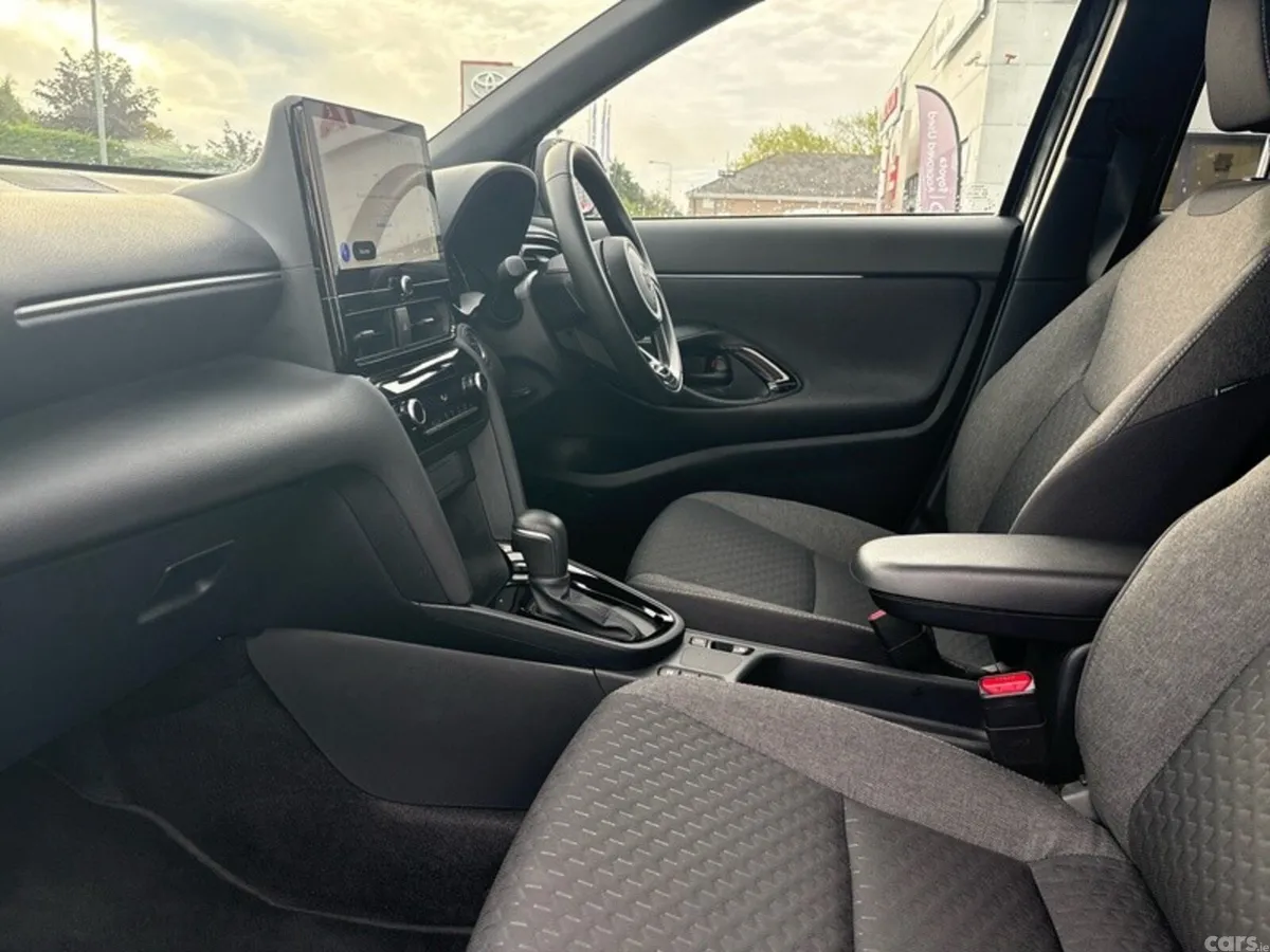 Toyota Yaris Cross SUV, Petrol Hybrid, 2026, Grey