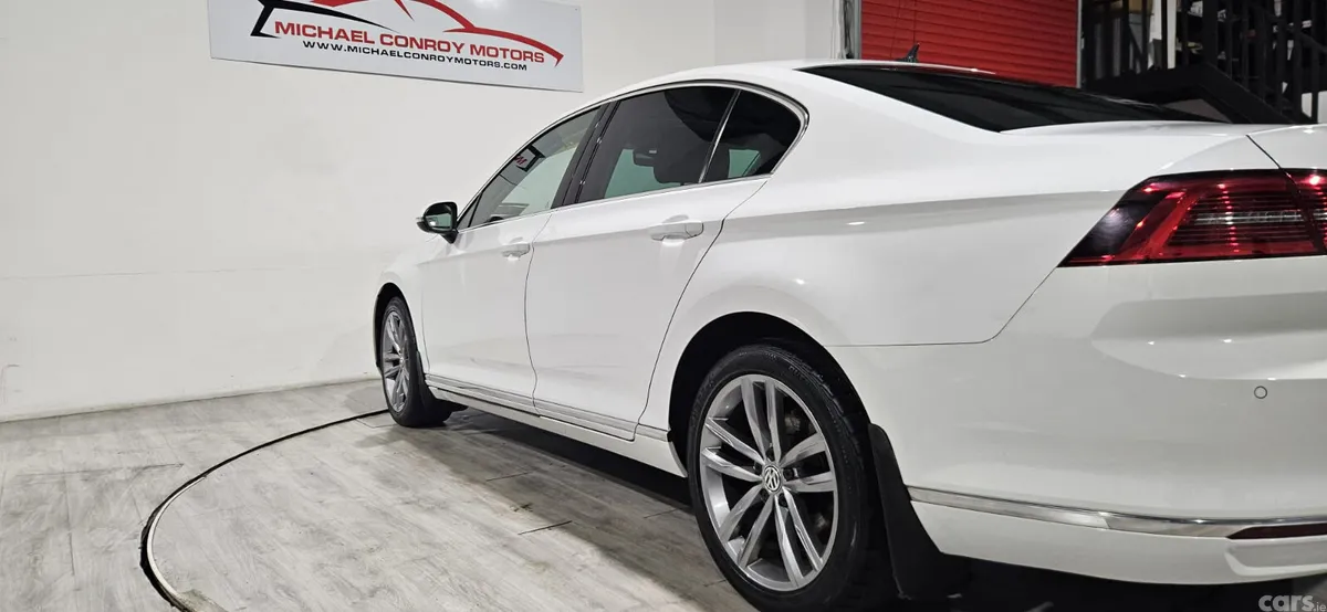 Volkswagen Passat Saloon, Diesel, 2017, White