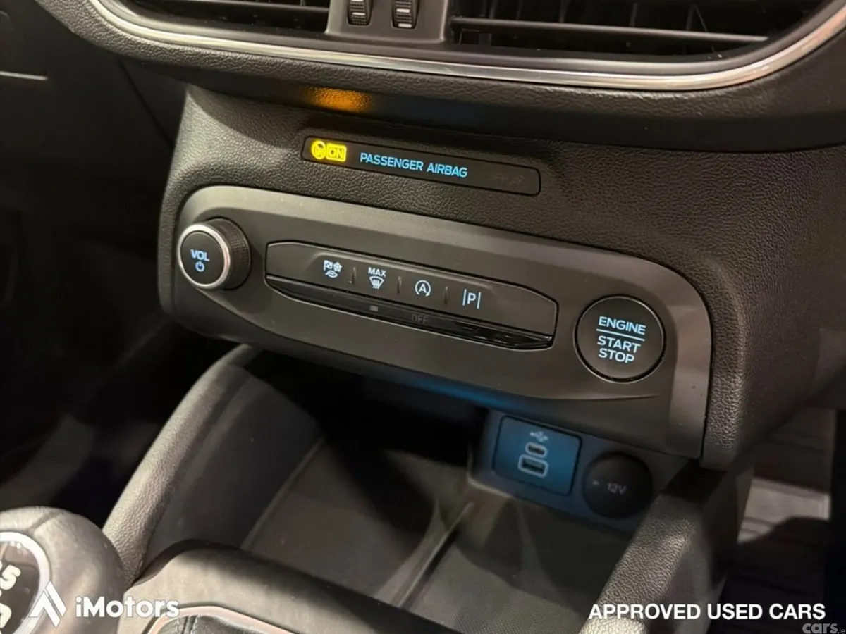 Ford Focus Hatchback, Petrol, 2024, Red