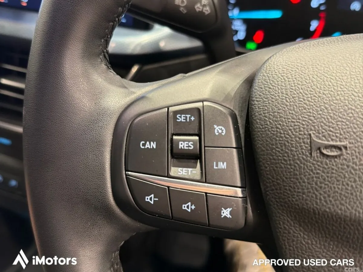 Ford Focus Hatchback, Petrol, 2024, Red