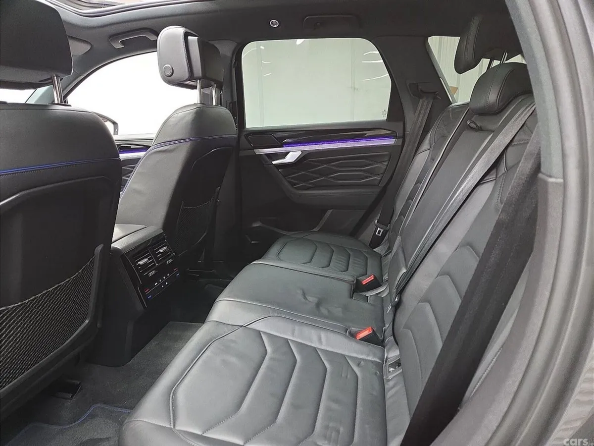 Volkswagen Touareg SUV, Petrol Plug-in Hybrid, 2023, Grey