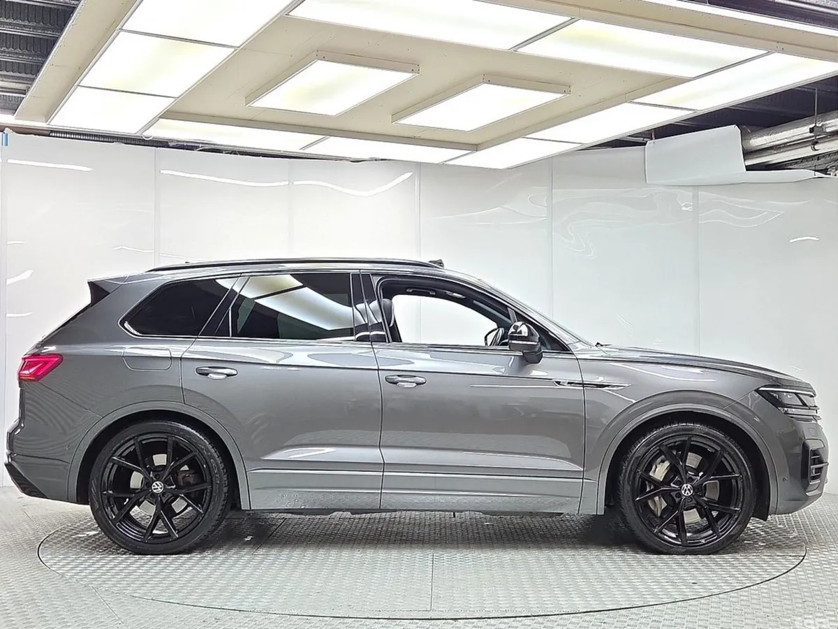 Volkswagen Touareg SUV, Petrol Plug-in Hybrid, 2023, Grey