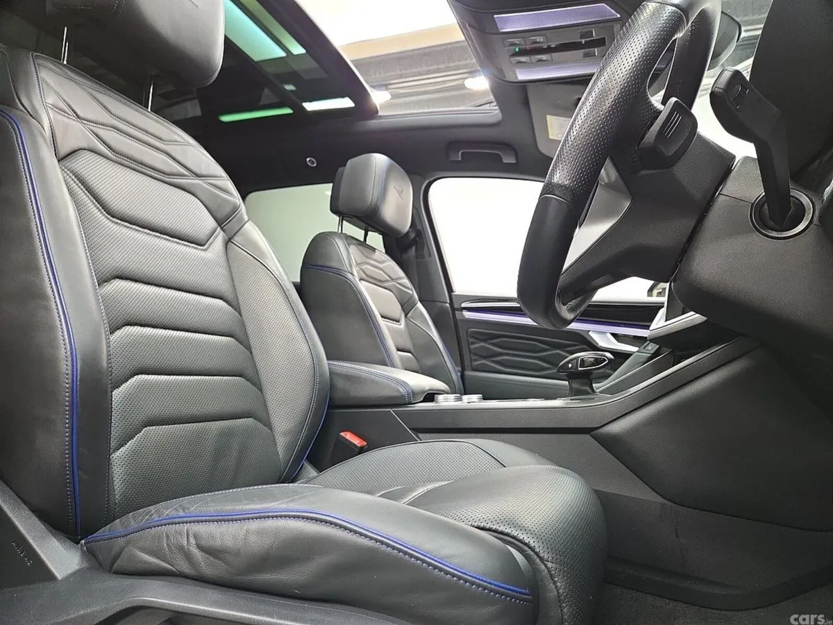 Volkswagen Touareg SUV, Petrol Plug-in Hybrid, 2023, Grey
