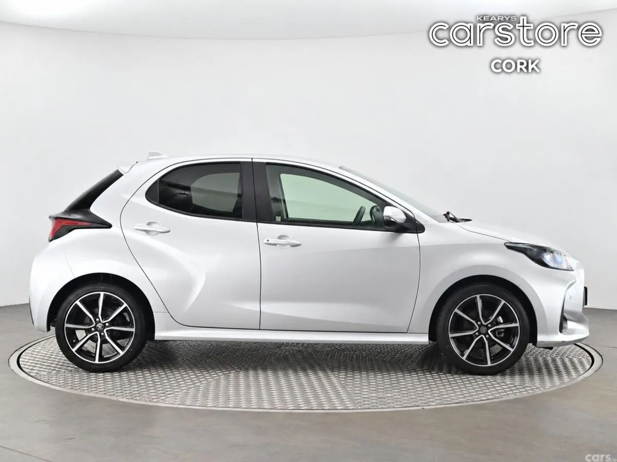 Toyota Yaris Hatchback, Petrol Hybrid, 2021, Silver