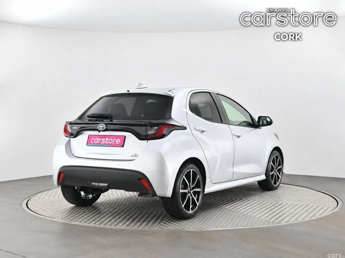 Toyota Yaris Hatchback, Petrol Hybrid, 2021, Silver