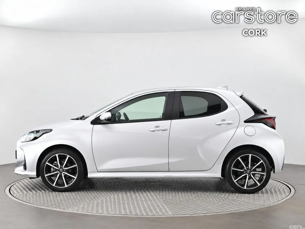Toyota Yaris Hatchback, Petrol Hybrid, 2021, Silver