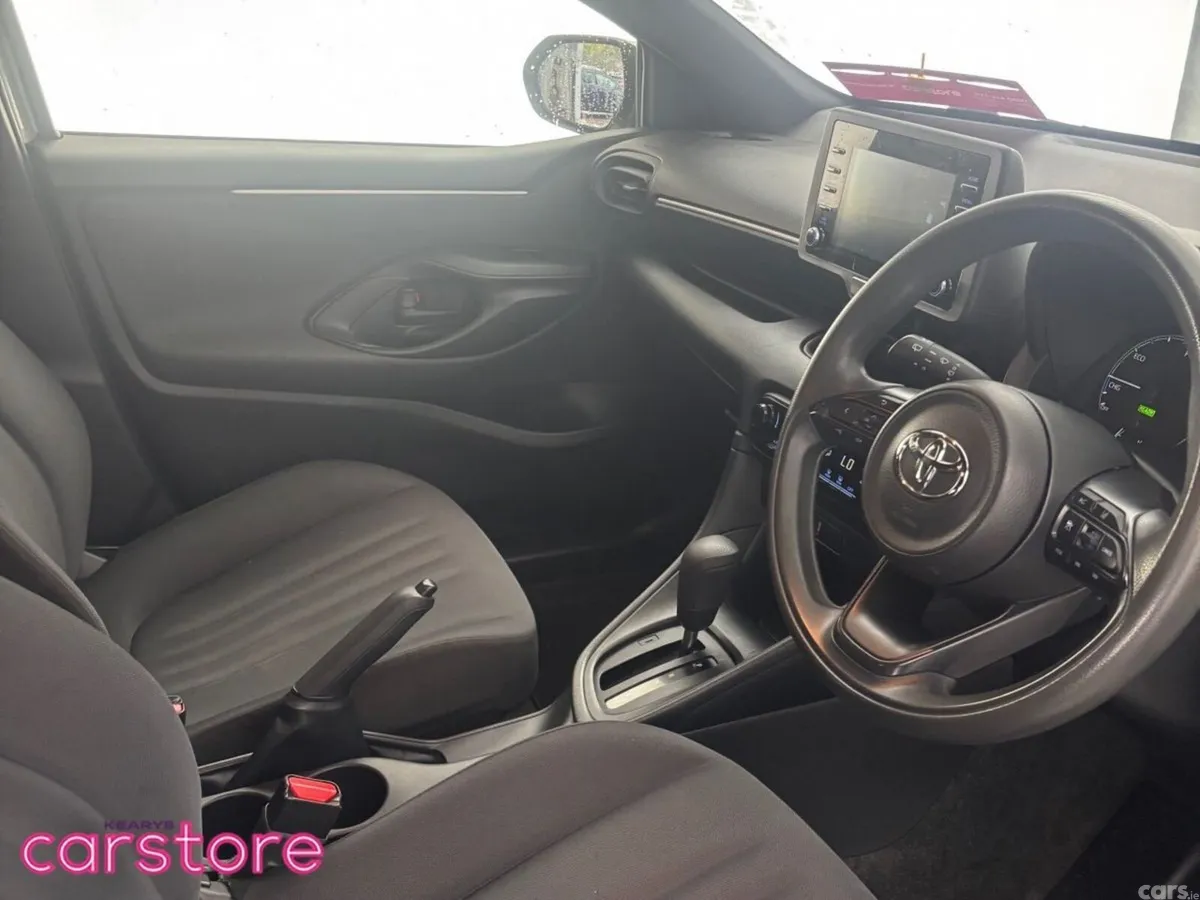 Toyota Yaris Hatchback, Petrol Hybrid, 2021, Silver