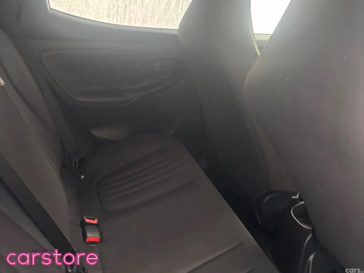 Toyota Yaris Hatchback, Petrol Hybrid, 2021, Silver