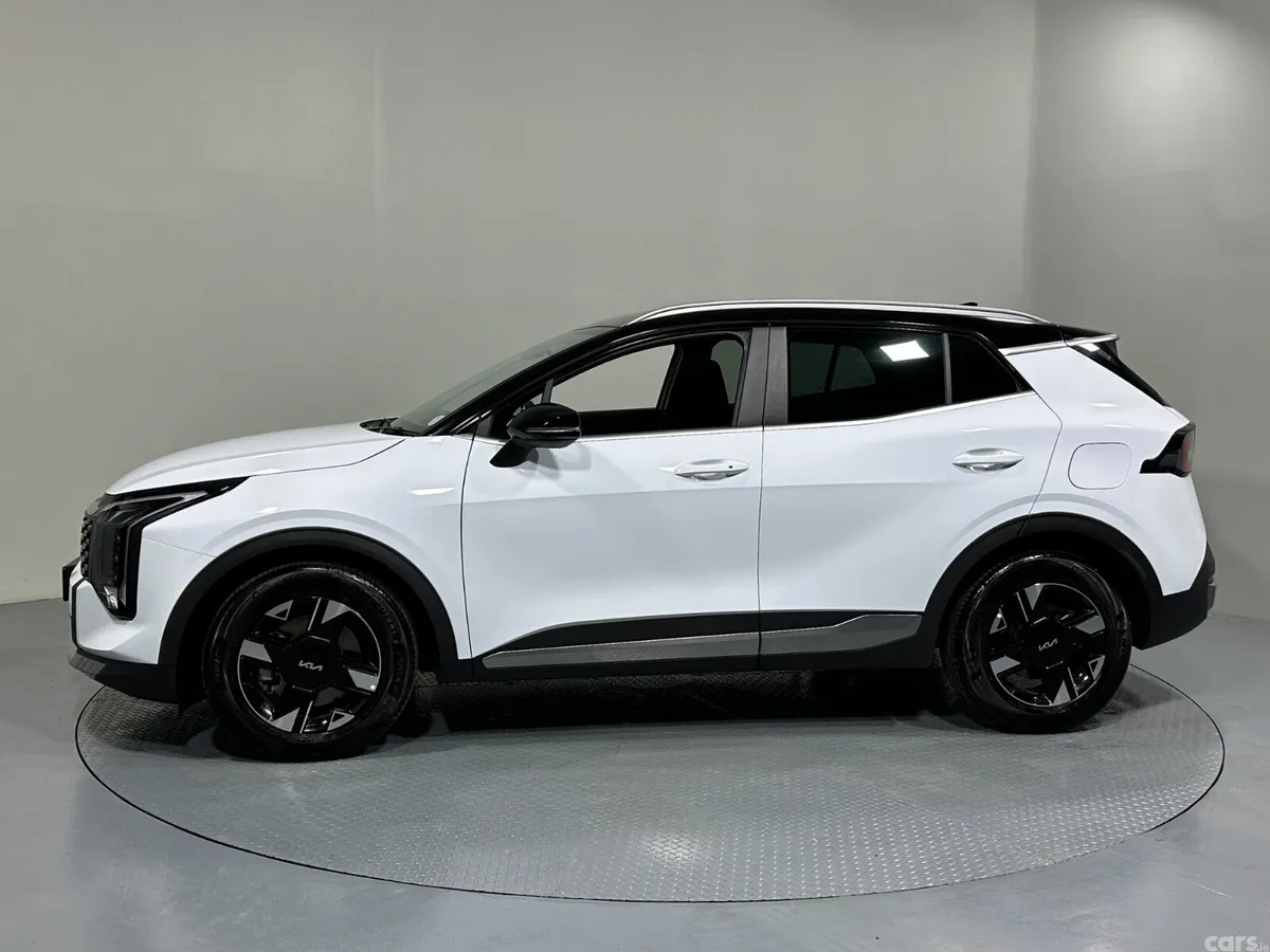 Kia Sportage SUV, Diesel Hybrid, 2026, White