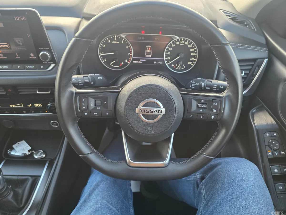 Nissan Qashqai MPV, Petrol, 2022, Grey