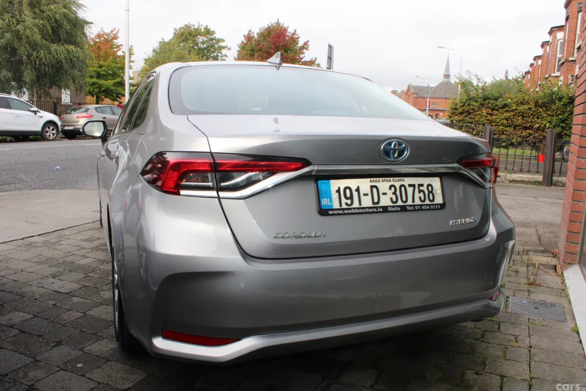 Toyota Corolla Saloon, Petrol Hybrid, 2019, Grey