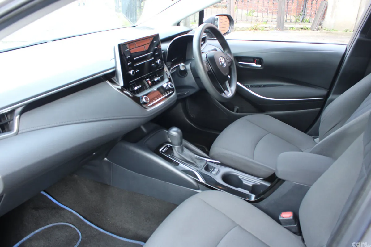 Toyota Corolla Saloon, Petrol Hybrid, 2019, Grey