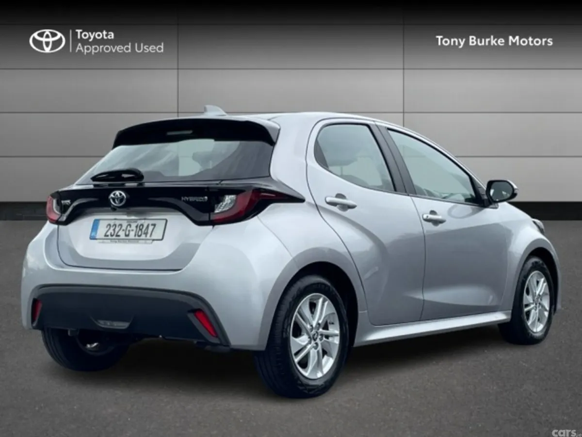 Toyota Yaris Hatchback, Petrol Hybrid, 2023, Silver