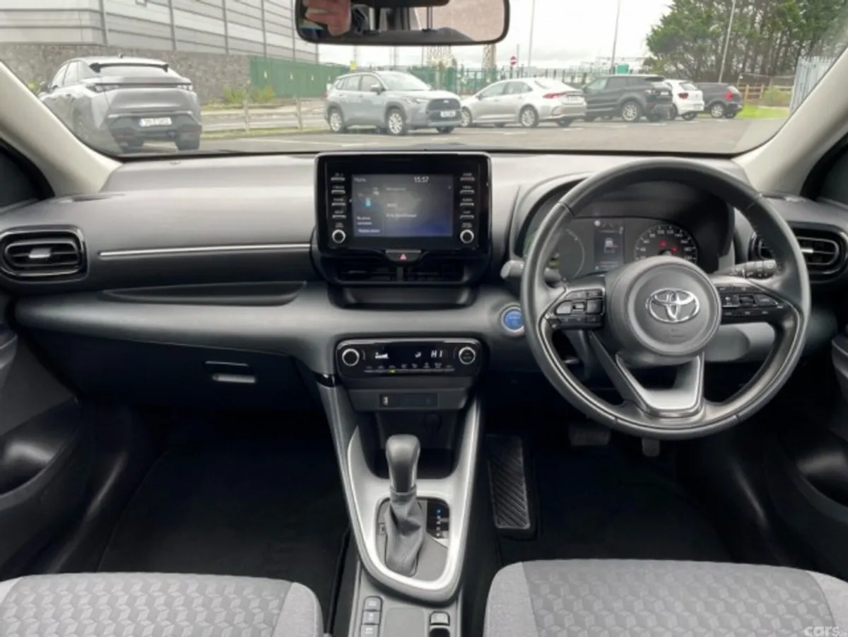 Toyota Yaris Hatchback, Petrol Hybrid, 2023, Silver