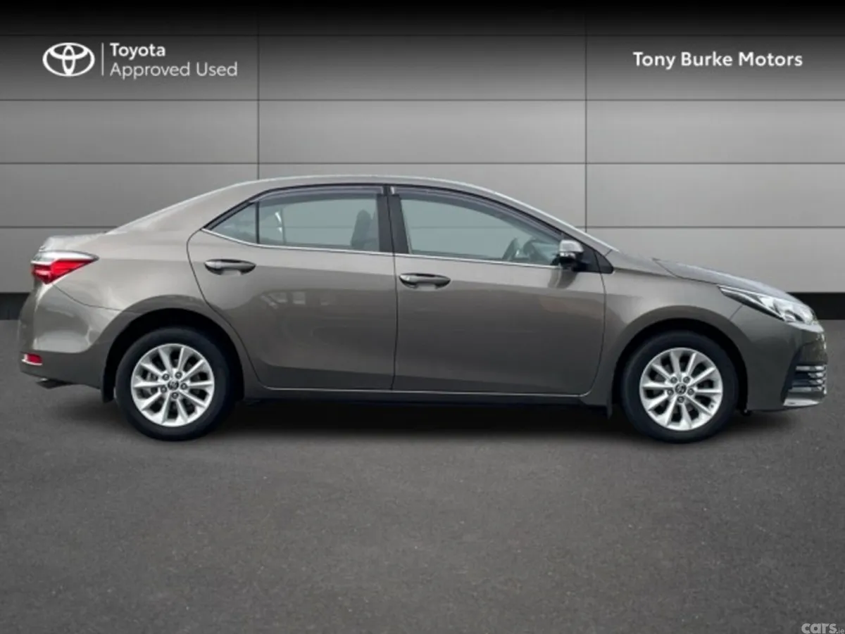 Toyota Corolla Saloon, Petrol, 2018, Grey