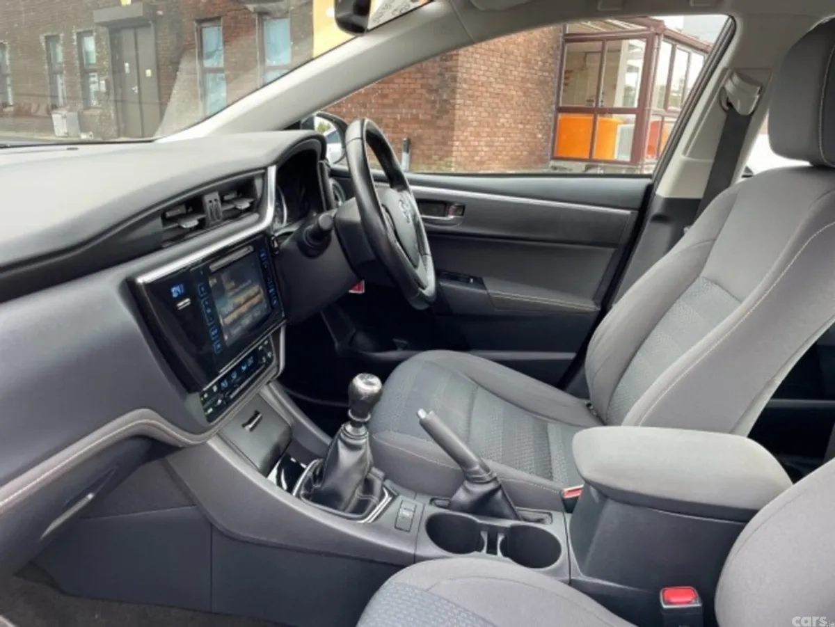 Toyota Corolla Saloon, Petrol, 2018, Grey