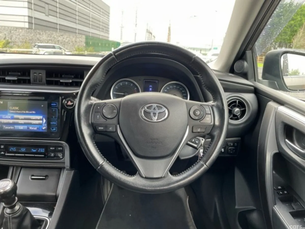 Toyota Corolla Saloon, Petrol, 2018, Grey
