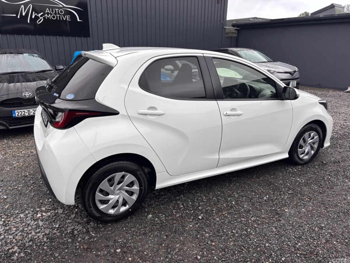 Toyota Yaris Hatchback, Petrol, 2021, White