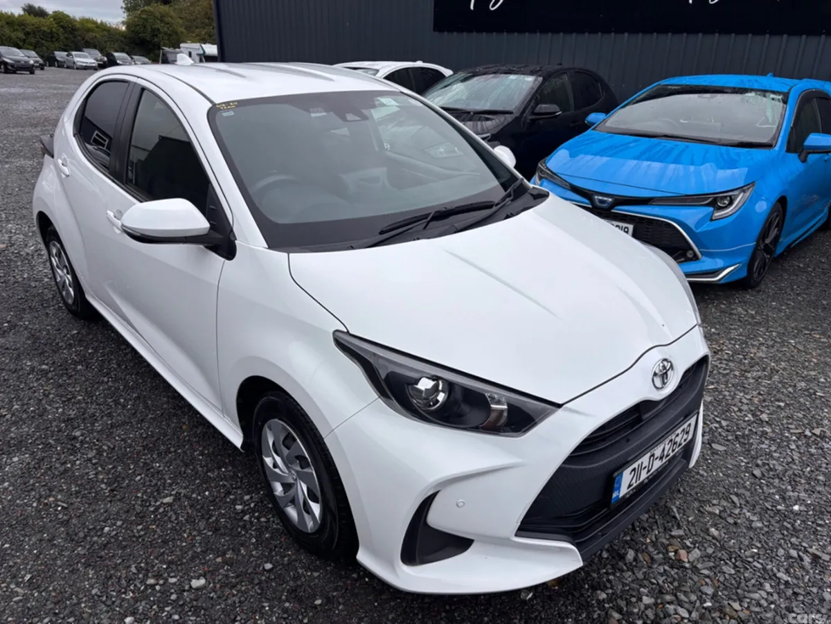 Toyota Yaris Hatchback, Petrol, 2021, White