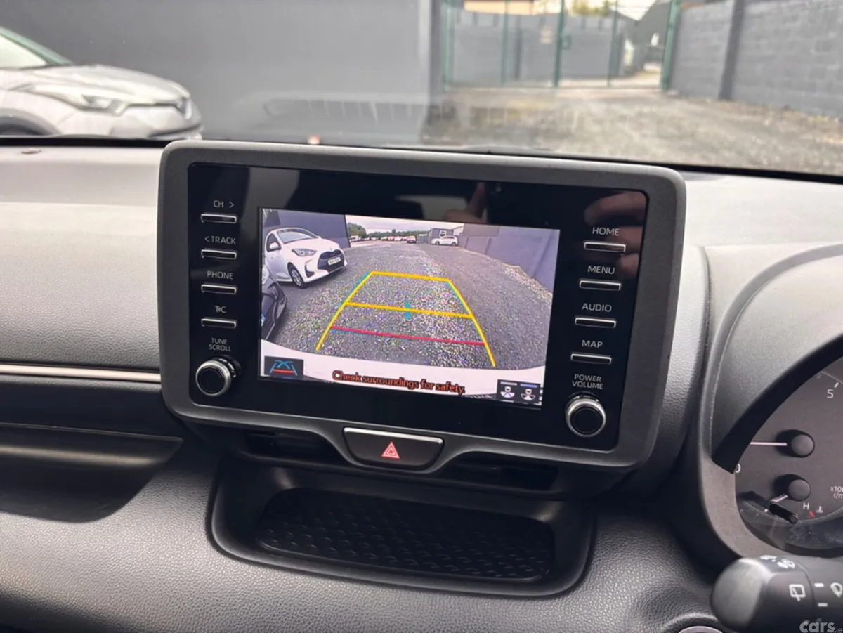 Toyota Yaris Hatchback, Petrol, 2021, White