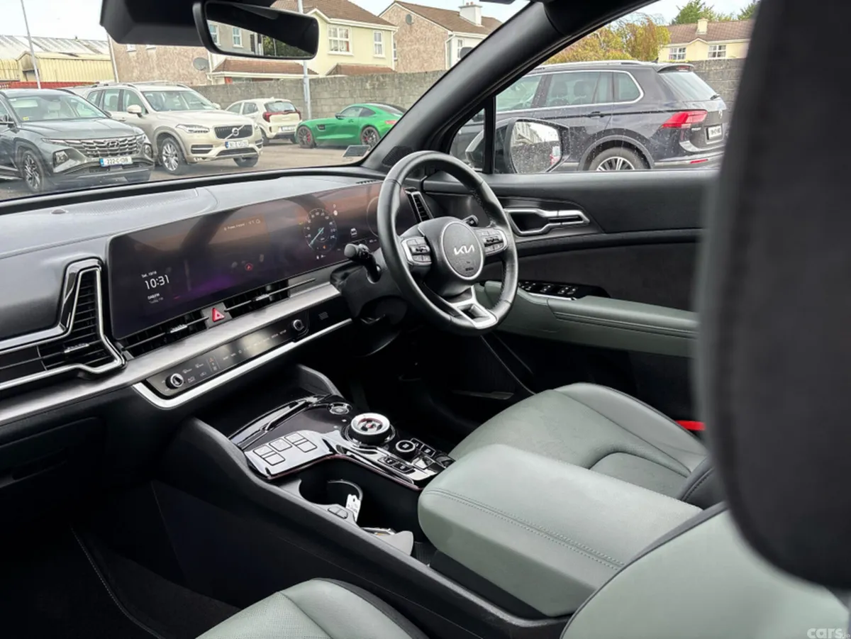 Kia Sportage MPV, Petrol Plug-in Hybrid, 2024, Black