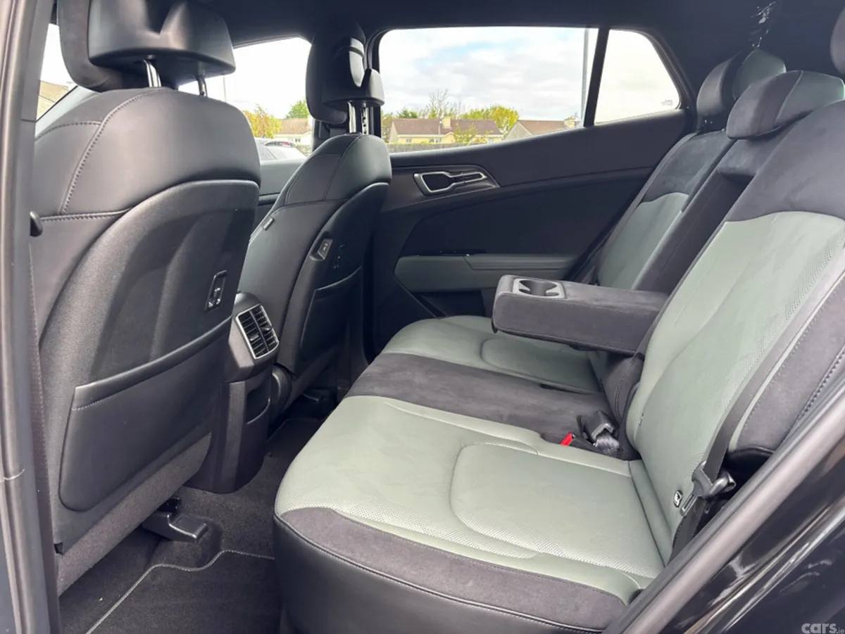 Kia Sportage MPV, Petrol Plug-in Hybrid, 2024, Black