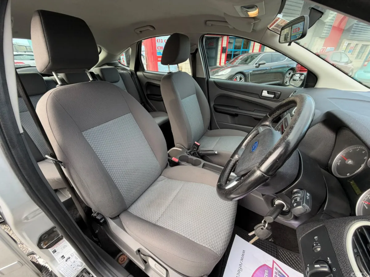 Ford Focus Hatchback, Petrol, 2008, Silver